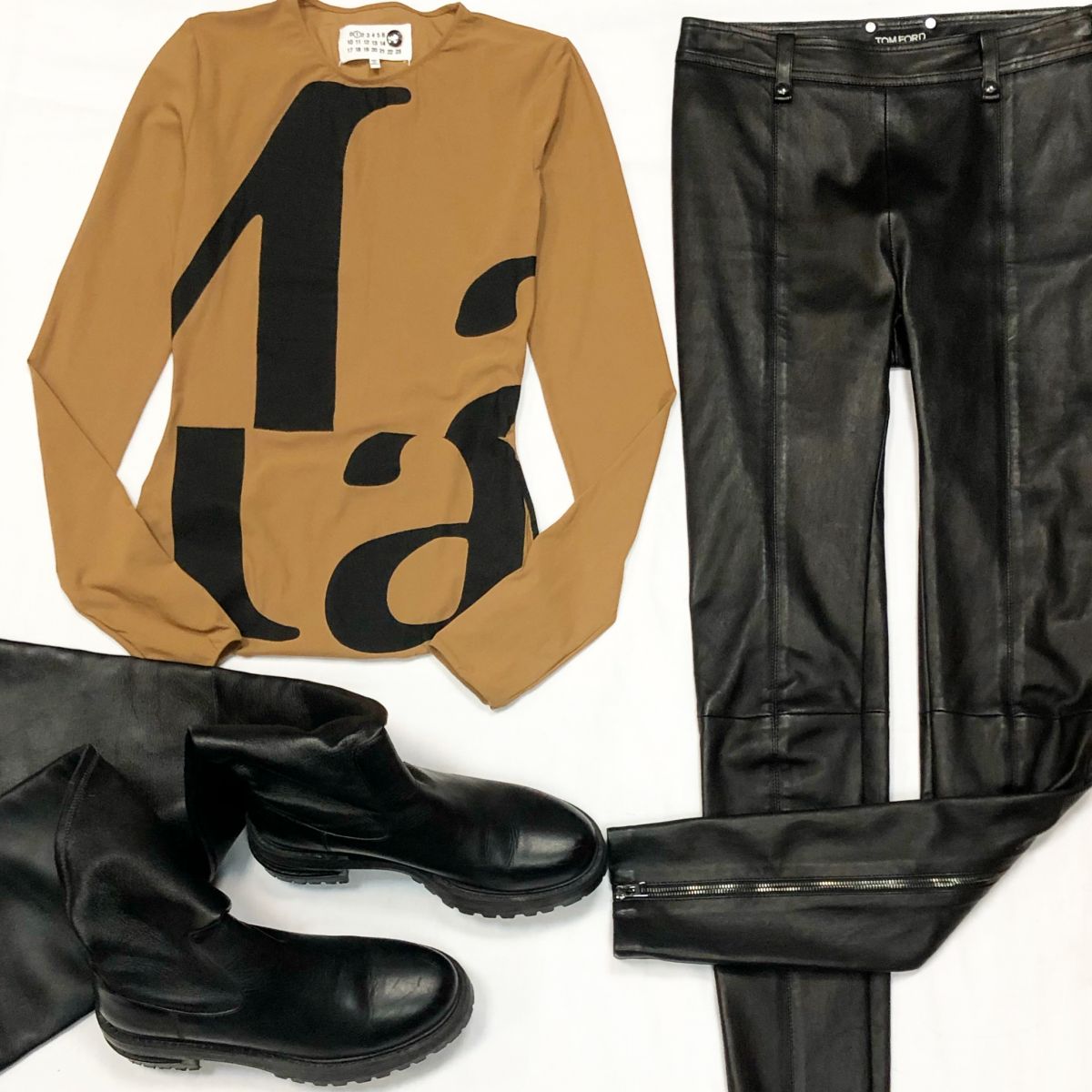Боди MARGIELA размер S цена 9 231 руб Брюки /кожа/ Tom Ford размер 36 цена 30 770 руб Сапоги Christian Dior размер 38.5 цена 30 770 руб