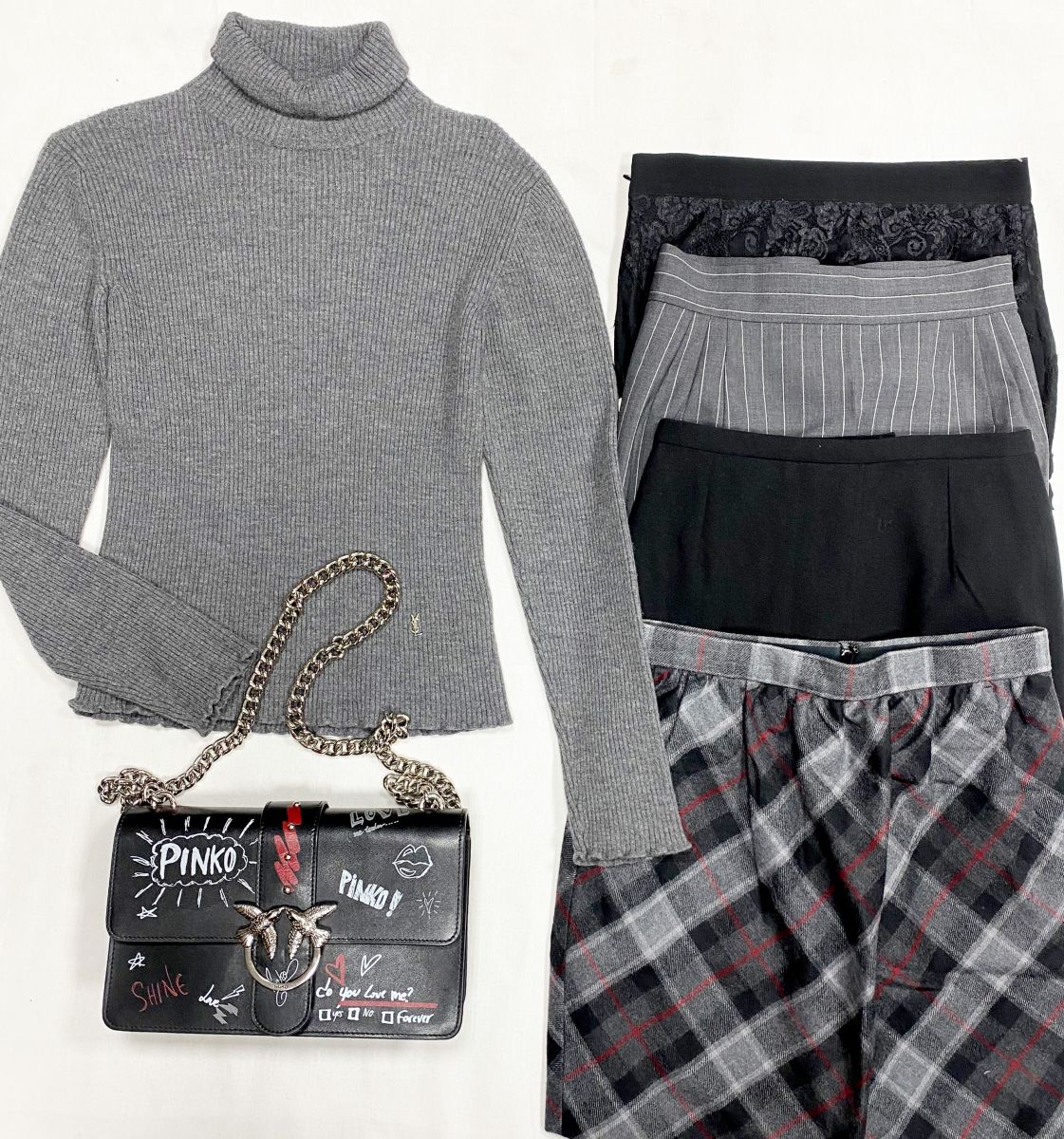 РАСПРОДАЖА!!!
Водолазка Ysl размер S цена 4 693 руб
Юбки Edward Achour/ Moschino/ Dolce Gabbana размер 38 цена от 1 564 руб до 4 693 руб