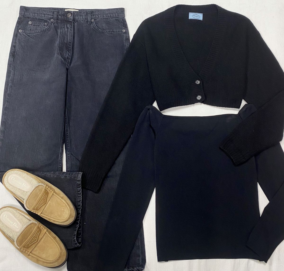 Джинсы The Row размер 6 цена 23 483 руб 
Кофта / шерсть / кашемир / Prada размер 42 цена 23 483 руб 
Кофта Valrntino размер 42 цена 23 483 руб 
Сабо Christian Dior размер 40 цена 46 965 руб