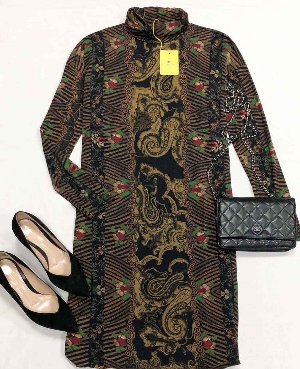 Платье ETRO размер 44 цена 15 655 руб
Туфли Gianvito Rossi размер 38.5 цена 15 655 руб
Сумочка Chanel