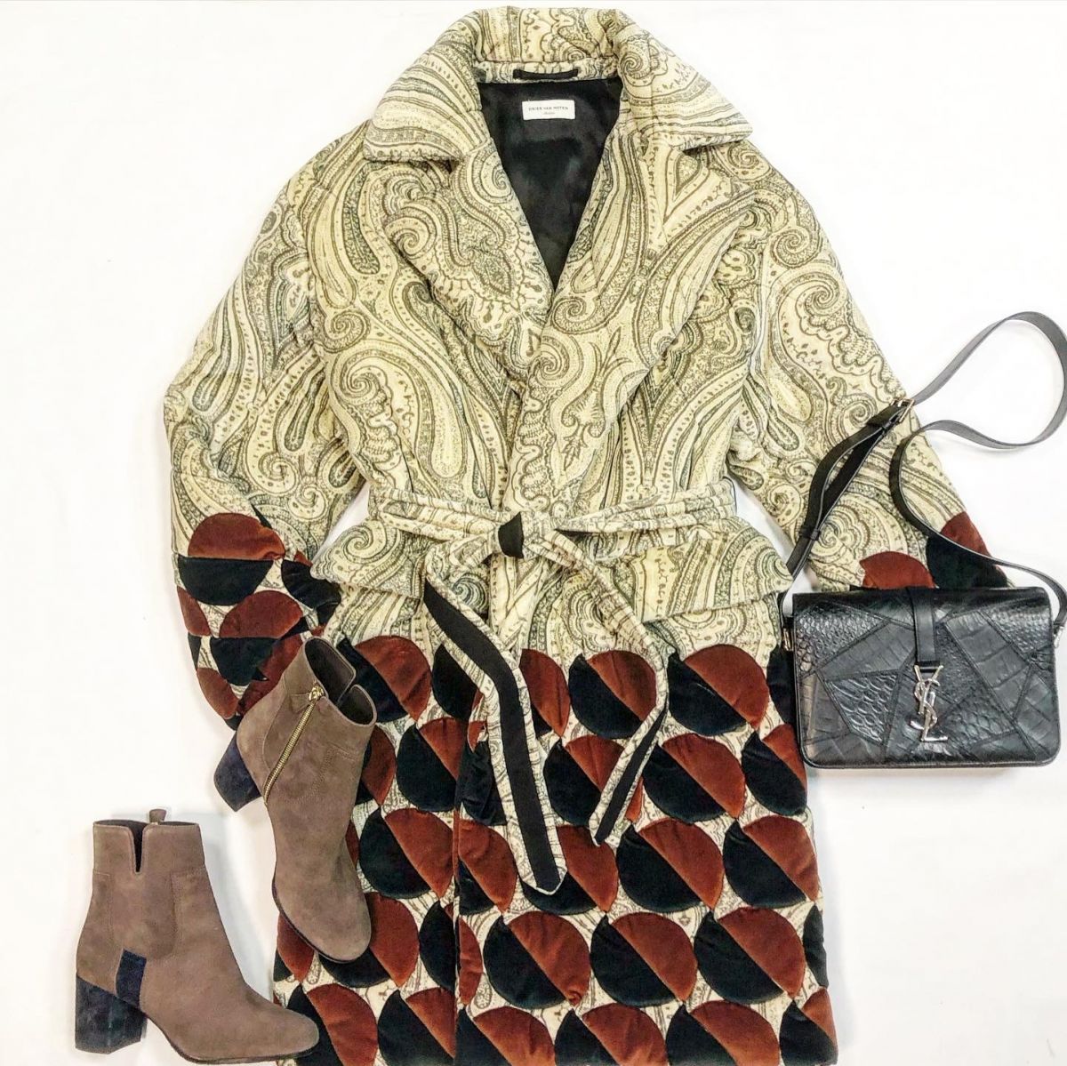 Пальто Dries Van Noten размер M цена 46 155 рубБотильоны Chanel размер 38 цена 61 540 руб