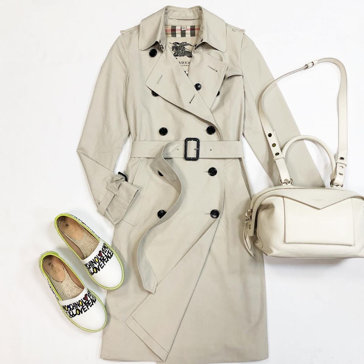Плащ Burberry размер 36 цена 23 078 рубЭспадрильи Love Moschino размер 37 цена 10 770 руб Сумка Givenchy