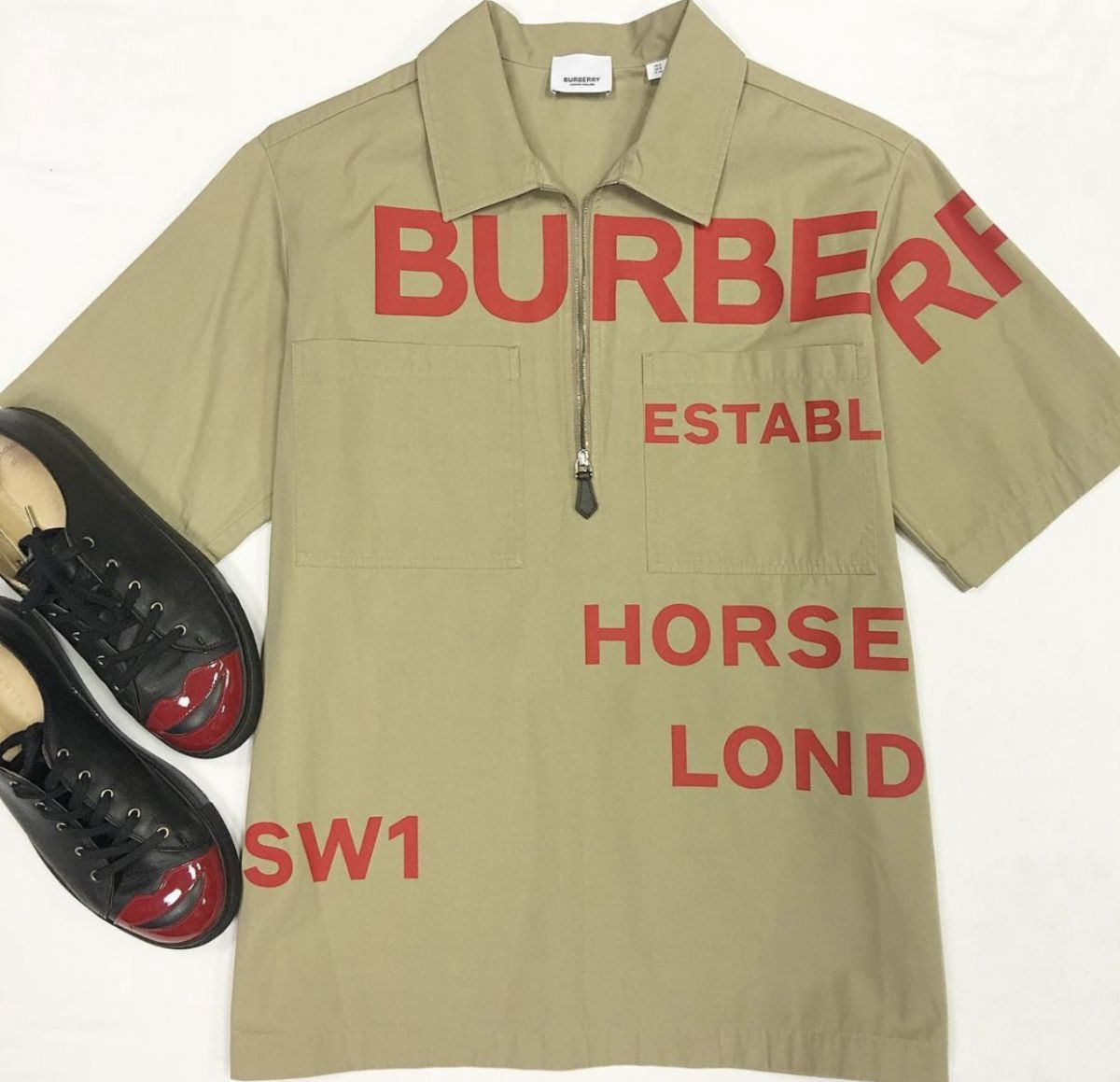 Рубашка Burberry размер 42 цена 15 385 руб Кеды Charlotte Olympia размер 38.5 цена 9 231 руб
