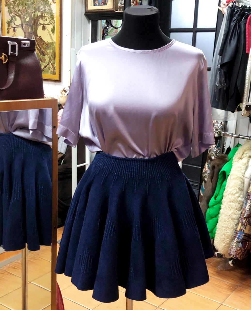 Топ Antonelli размер 48 цена 10 959 рубЮбка Alaïa размер 36 цена 18 786 руб