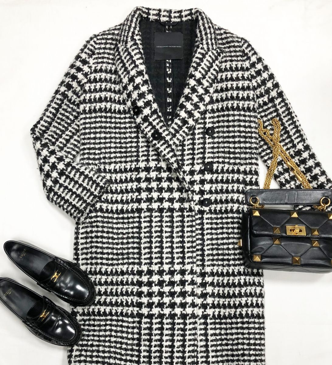 Пальто ERMANNO Scervino размер 44 цена 39 138 руб
Лоферы Celine размер 39 цена 46 965 руб
Сумка Valentino