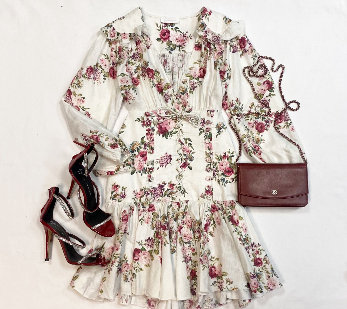 Платье Zimmermann размер L цена 15 385 руб
Босоножки Giuseppe Zanotti размер 37 цена 15 385 руб
Сумка Chanel 