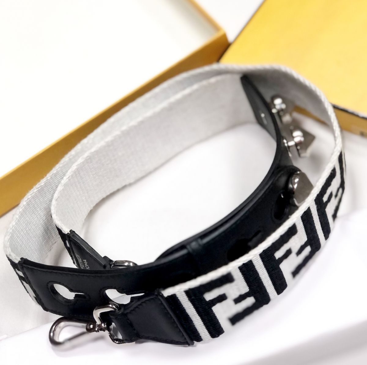 Ремень / для сумки/ Fendi цена 31 310 руб


