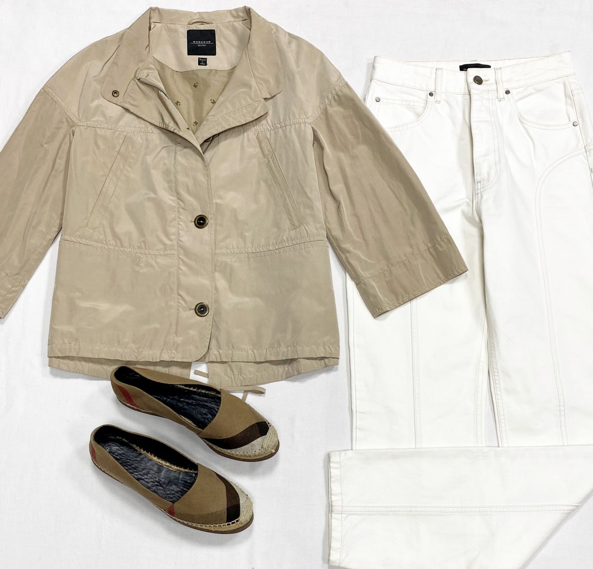 Куртка Weekend/Max Mara / размер 44 цена 7 828 руб
Джинсы Sorelle размер 26 цена 4 697 руб
Эспадрильи Burberry размер 40 цена 7 828 руб