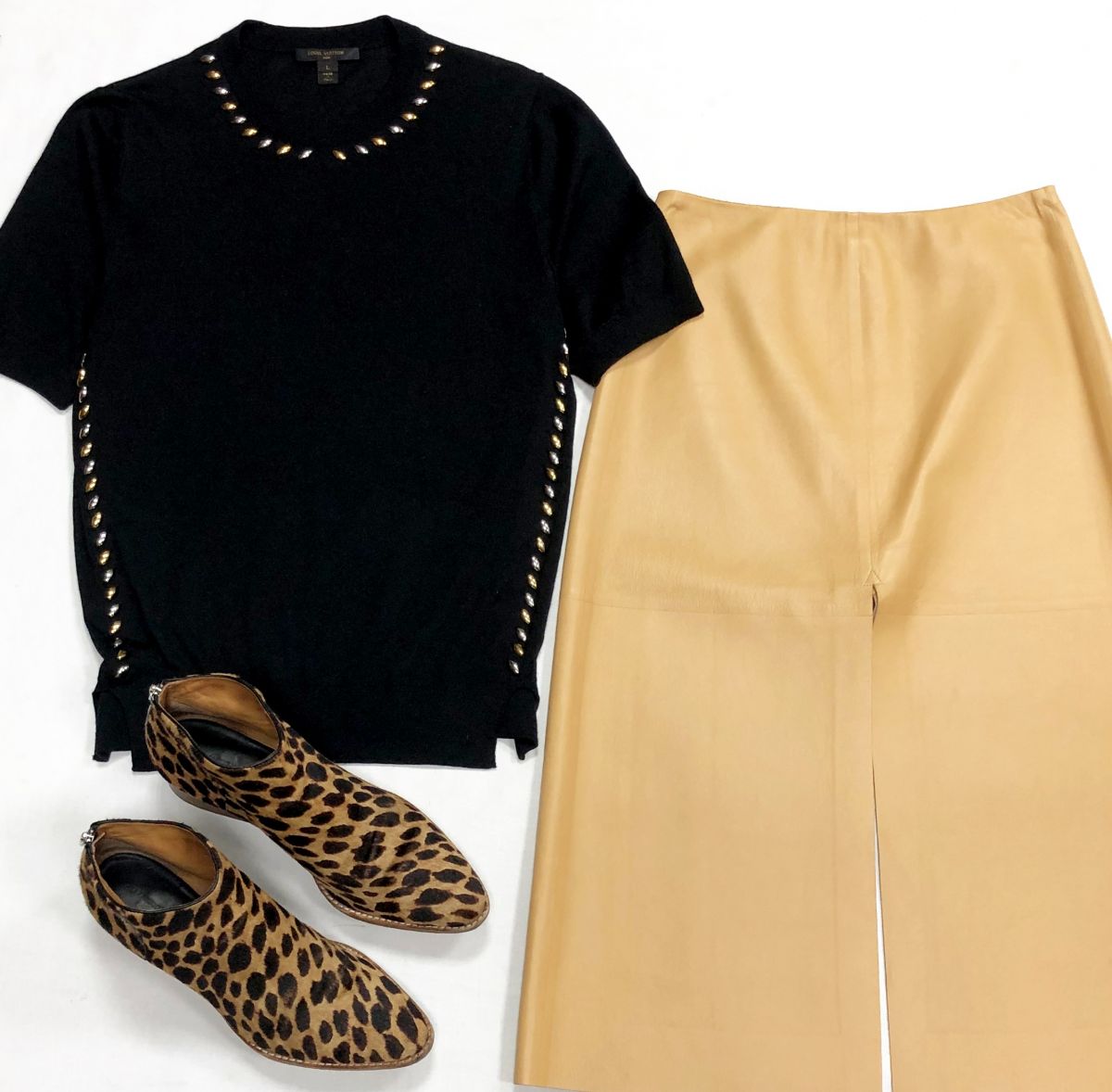 Кофта Louis Vuitton размер L цена 10 959 руб
Юбка /кожа/ Chloe размер 36 цена 23 483 руб
Ботинки Alexander Wang размер 40.5 цена 15 655 руб