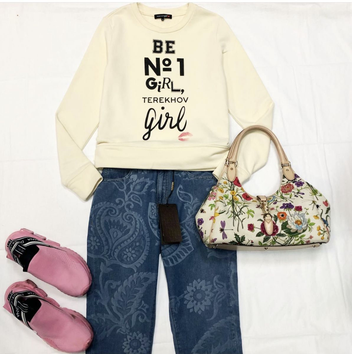 Толстовка Terexov Girl размер 40 цена 4 616 руб Джинсы Gucci размер 38 цена 4 616 руб /с ценником/ Кеды Dolce Gabbana размер 39 цена 7 693 руб Сумочка Gucci