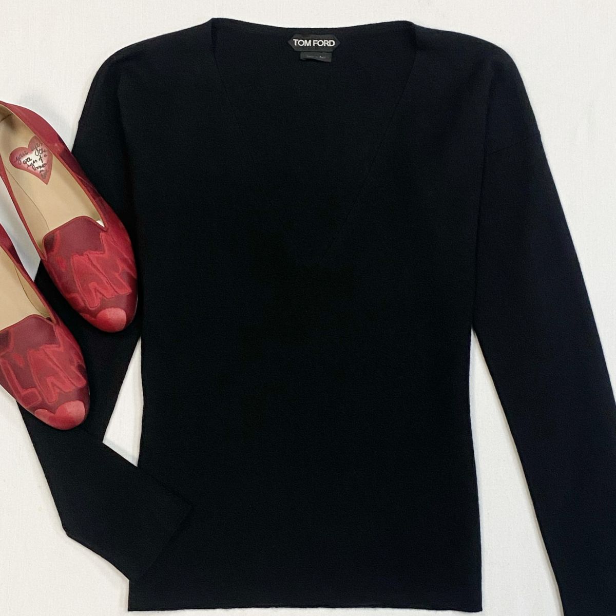 Кофта Tom Ford размер 40 цена 12 308 рубЛоферы Valentino размер 37 цена 23 078 руб