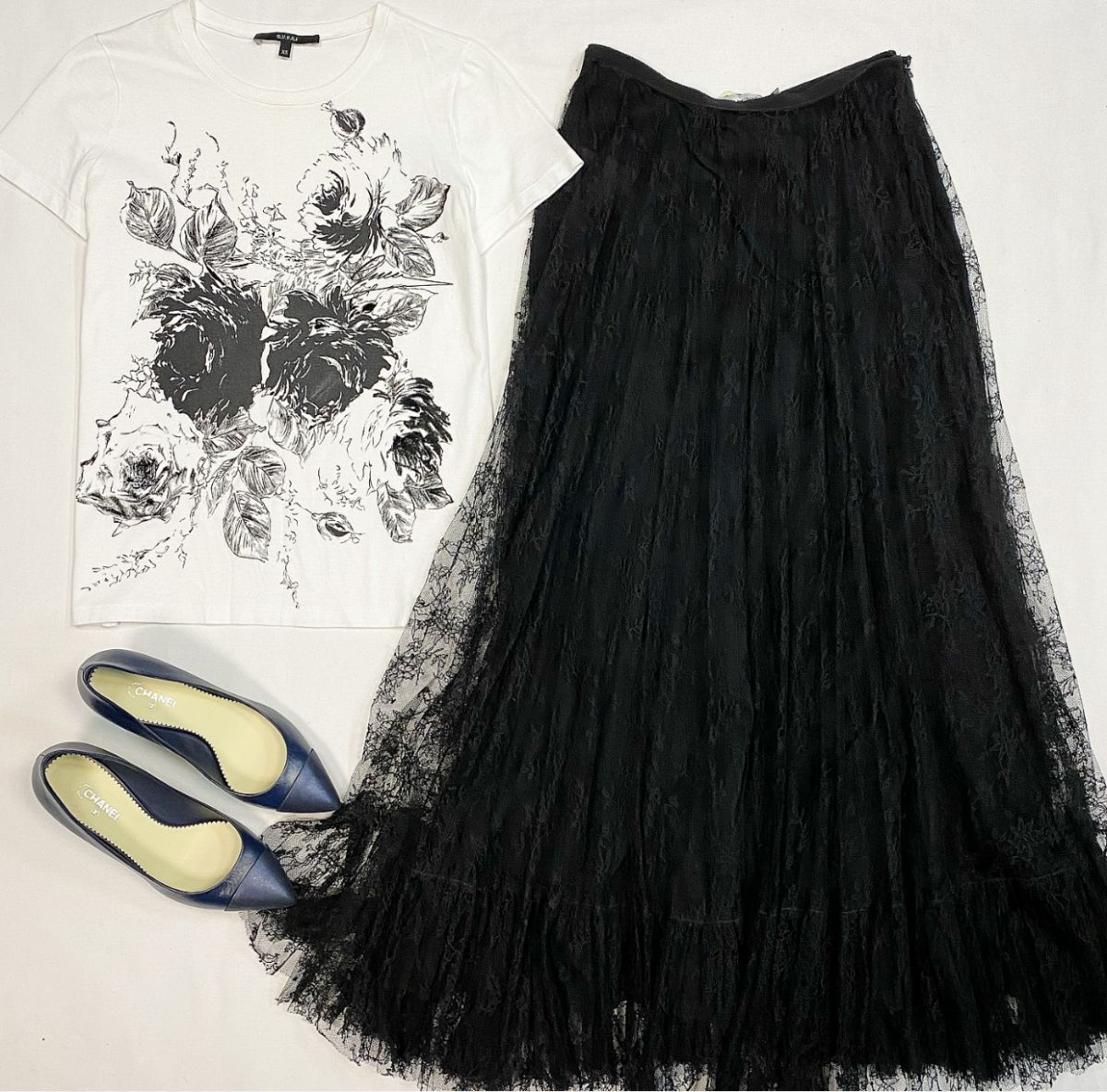 Юбка / кружево / Valentino размер 38 цена 23 078 руб Футболка Gucci размер XS цена 4 616 руб Туфли Chanel размер 38 цена 23 078 руб
