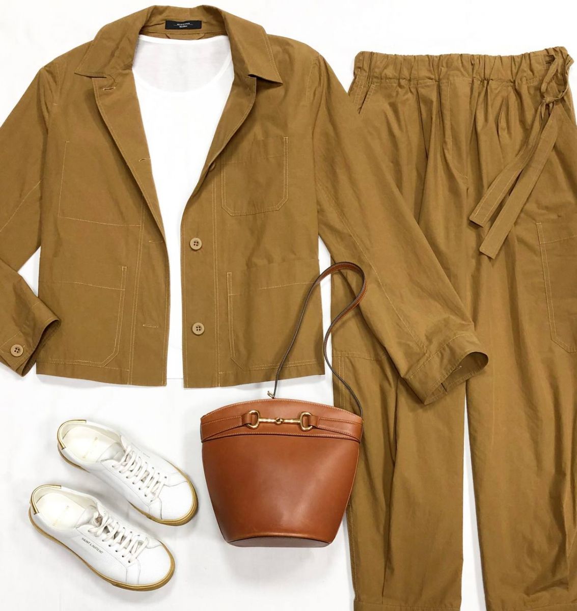 Костюм Weekend/ Max Mara размер 48 цена 23 483 руб
Кеды Saint Laurent размер 36 цена 10 959 руб 
Сумка Celine
