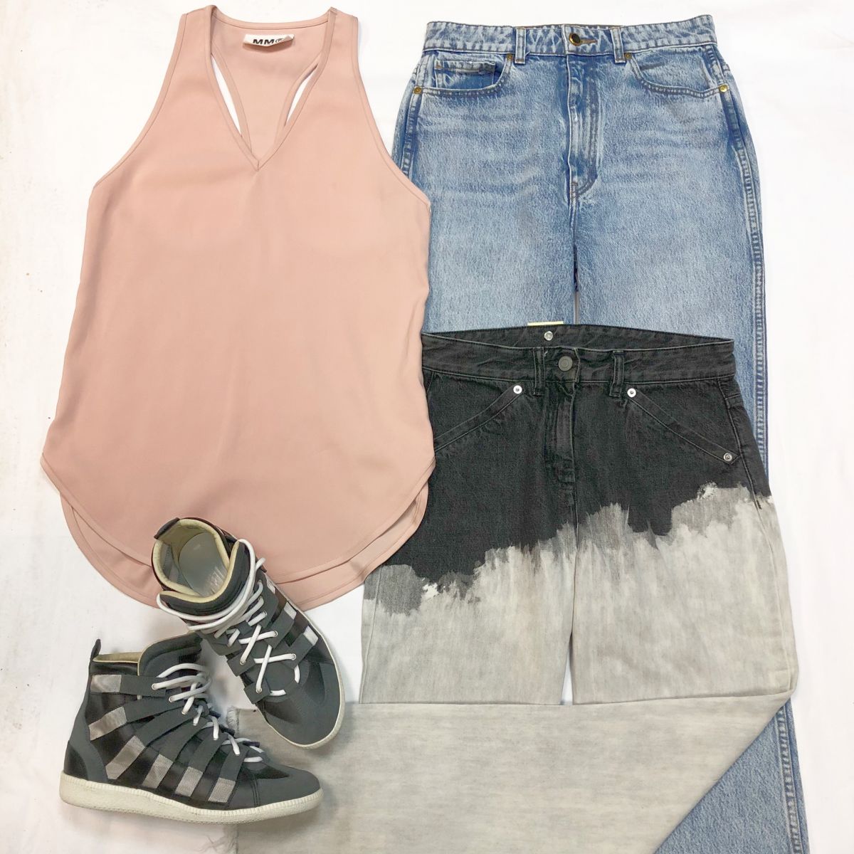 Топ MARGIELA размер M цена 7
693 руб 
Джинсы KHATE /
NUDE размер 29/42 цена 6 154 руб / 15 385 руб 
Кеды MARGIELA размер 39 цена 13 847 руб