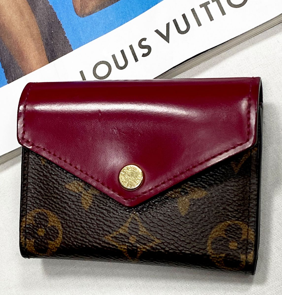 Кошелек Louis Vuitton цена 15 655 руб
