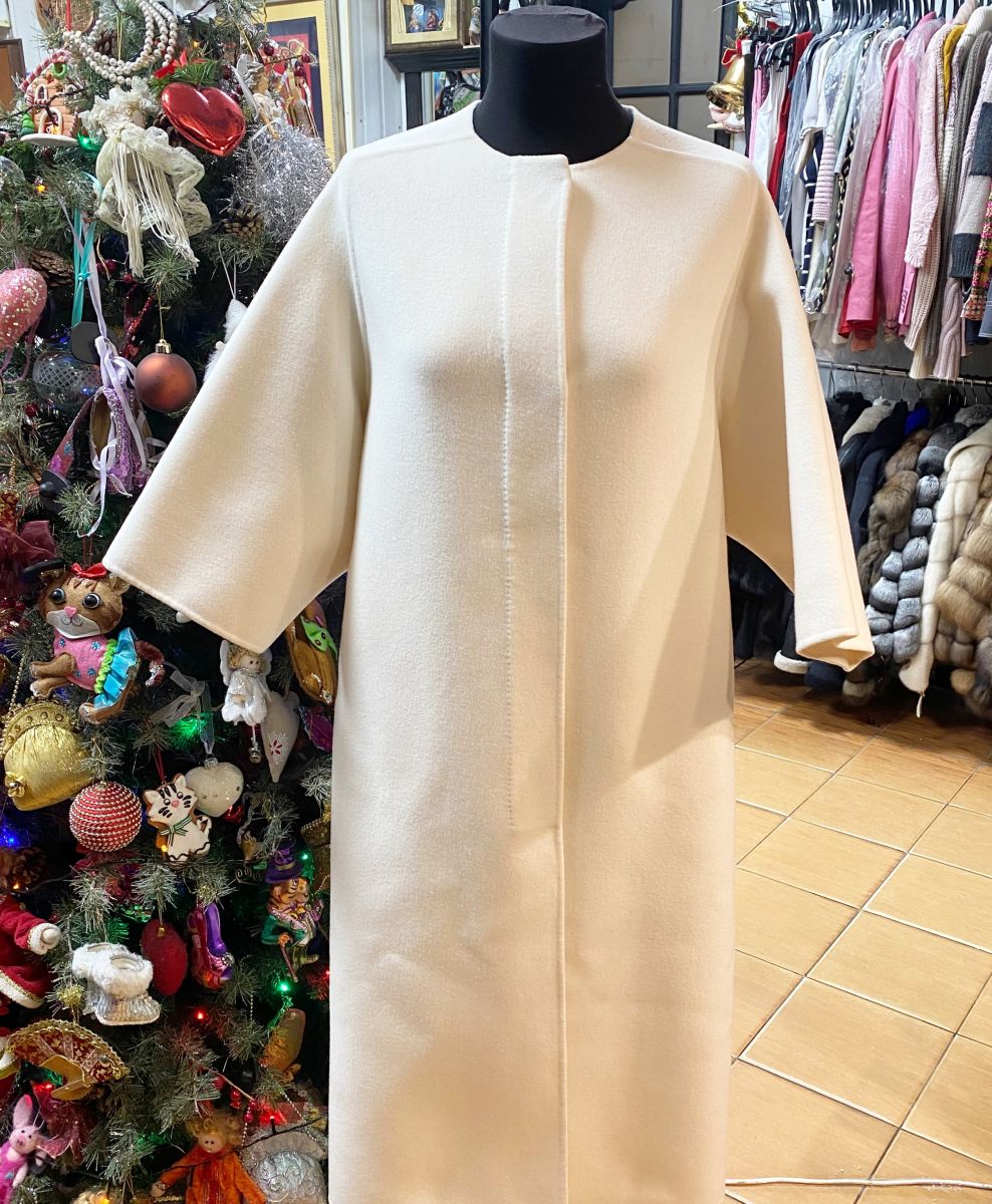 Пальто Christian Dior размер 38 цена 153 850 руб
Туфли Nodaleto размер 37.5 цена 18 462 руб
Сумка Chanel