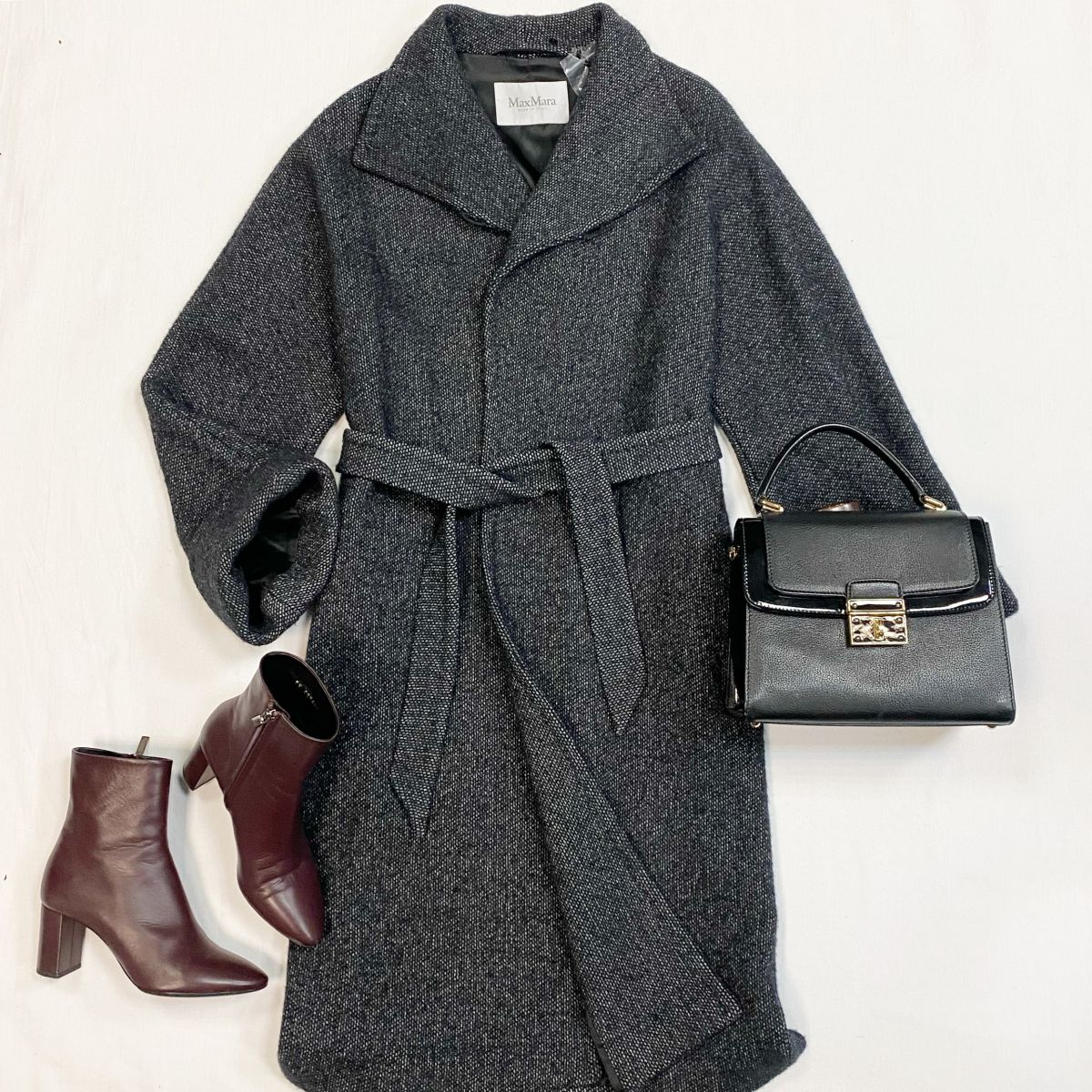 Пальто Max Mara размер 46 цена 23 078 рубБотинки Saint Laurent размер 37 цена 15 385 рубСумка Dolce Gabbana