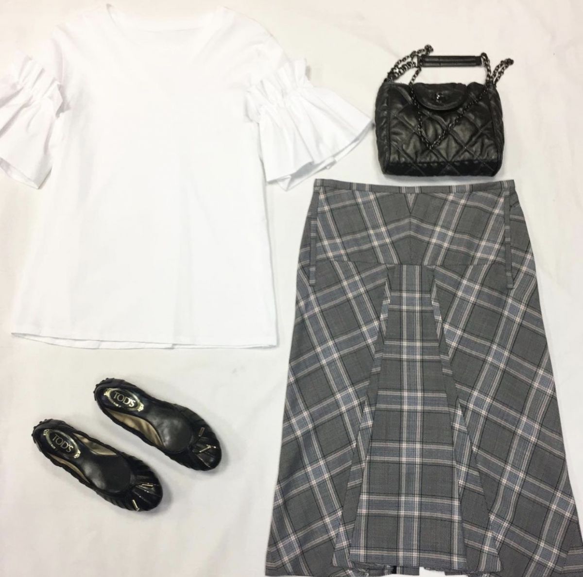 Футболка Alexander McQueen  размер S цена 10 770 руб ЮбкаRoland Mouret  размер 36 цена 4 616 руб Балетки Tod'S размер 36.5 цена 7 693 руб Сумка Pinko 