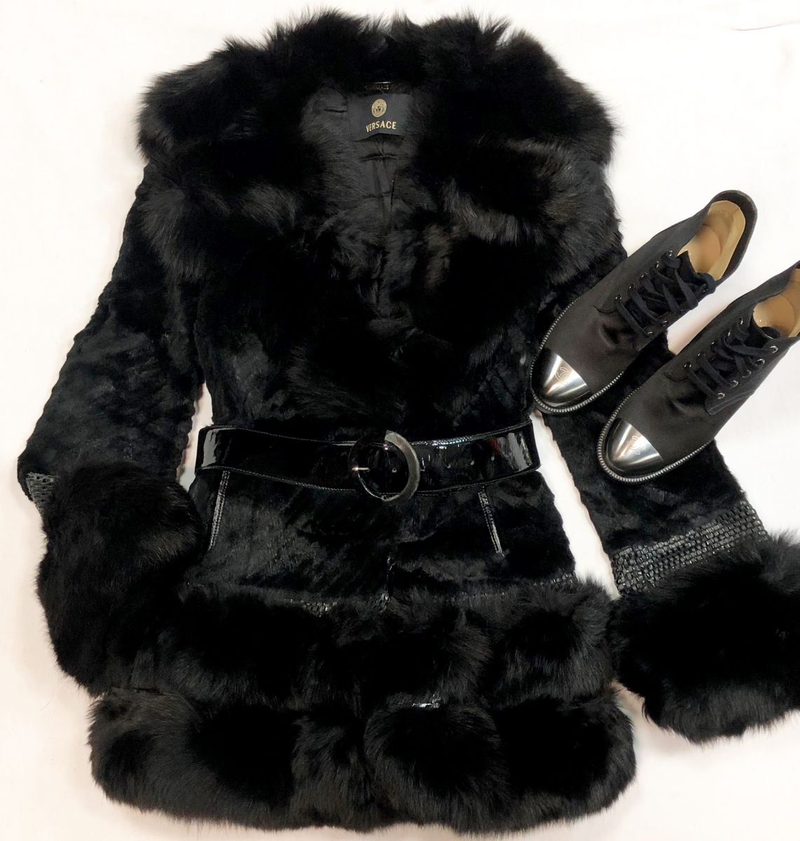 Шуба+ Пояс Versace размер 40 цена 43 078 рубБотинки Chanel размер 39.5 цена 53 848 руб