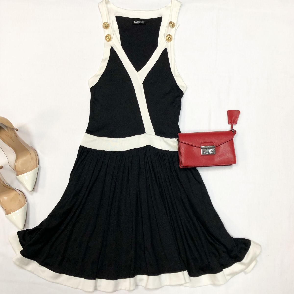 Платье Balmain размер 36 цена 24 616 руб Сумочка Prada