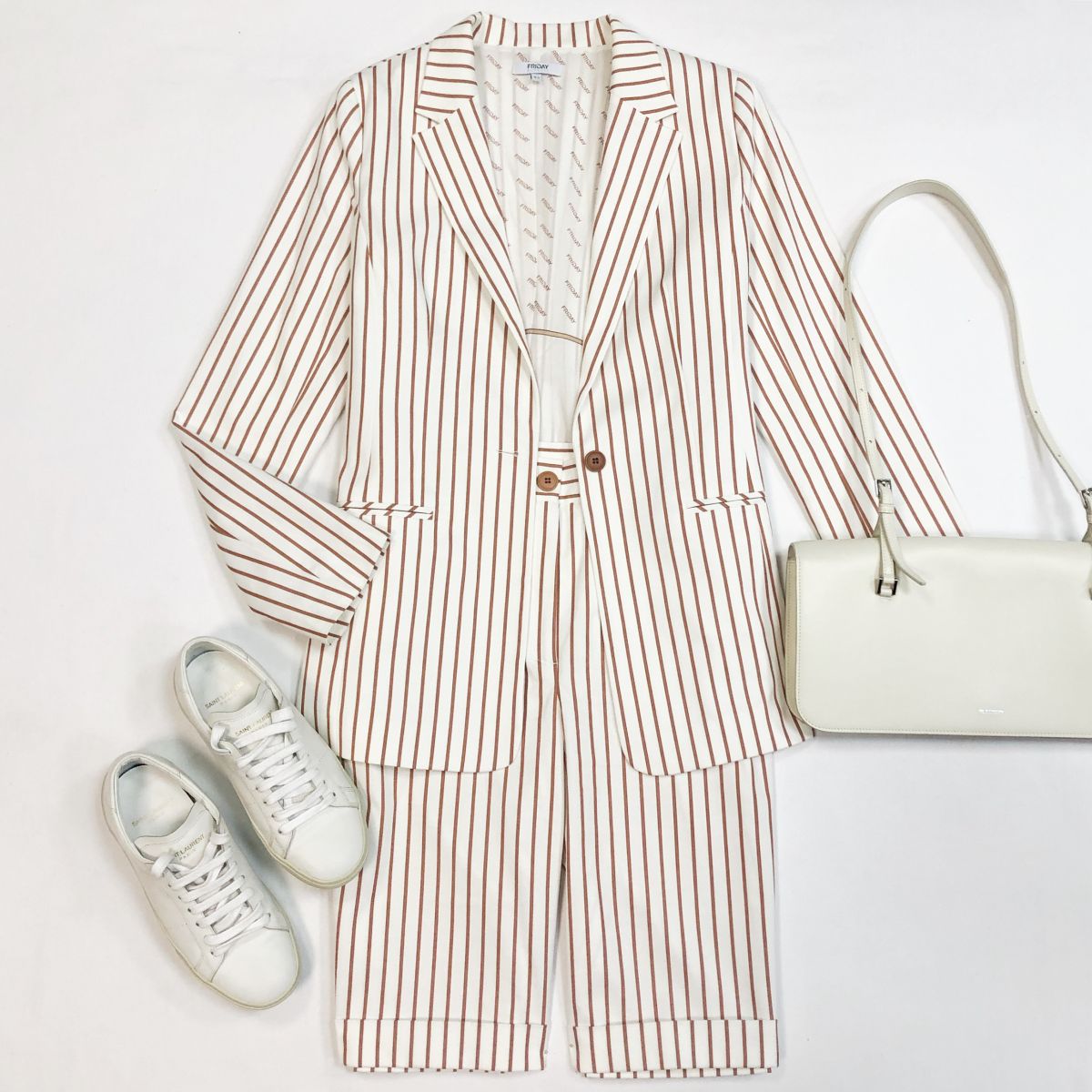 Костюм Rridvy размер 42 цена 6 154 рубКеды Saint Laurent размер 36.5 цена 23 078 рубСумка Jil Sander