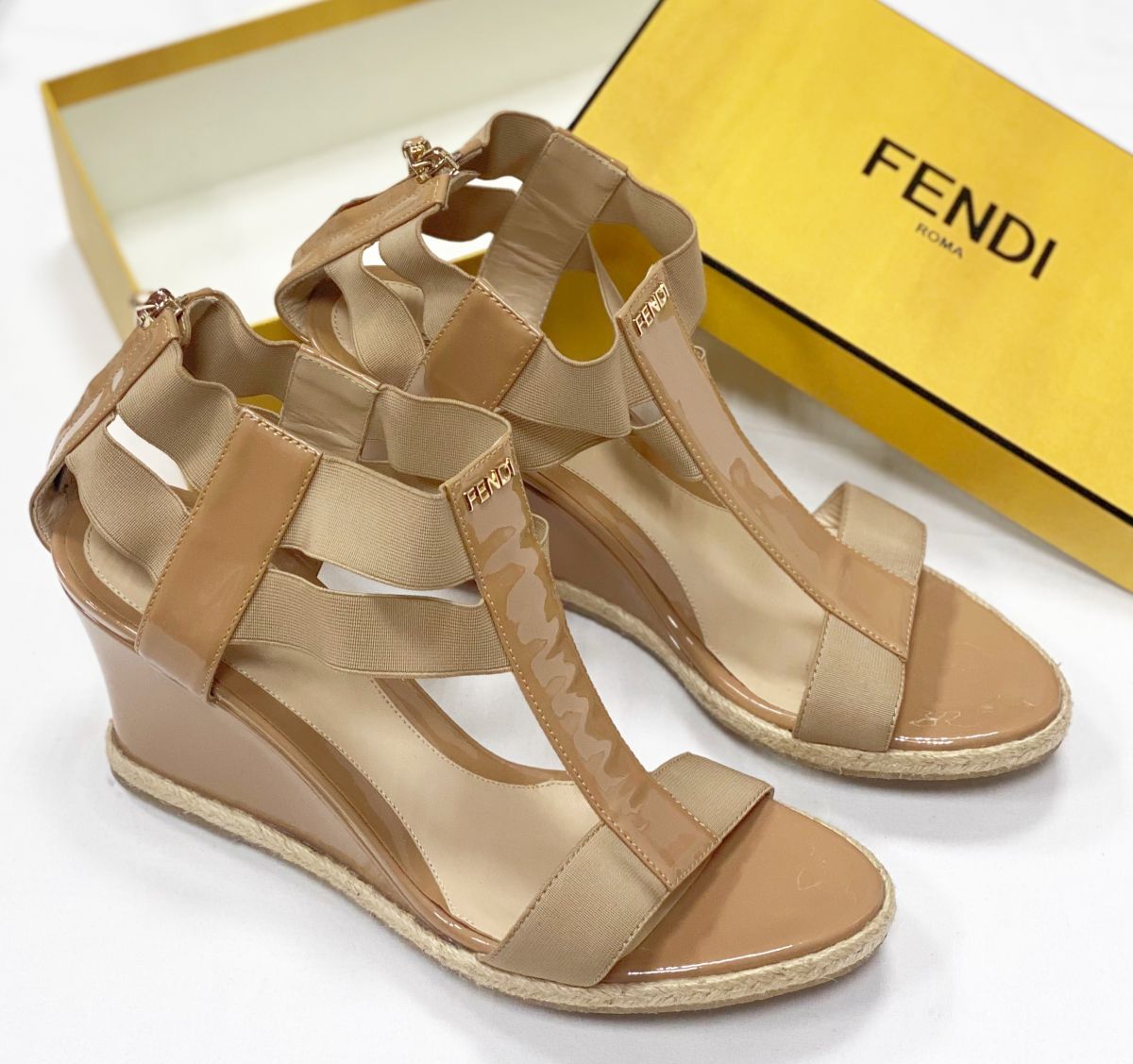 Босоножки Fendi размер 38 цена 15 655 руб 