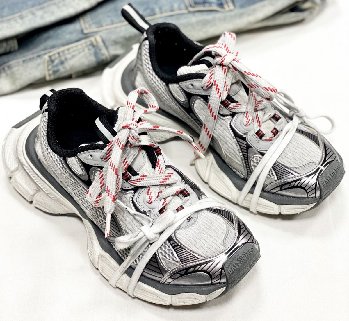 Кроссовки Balenciaga размер 38 цена 39 138 руб
