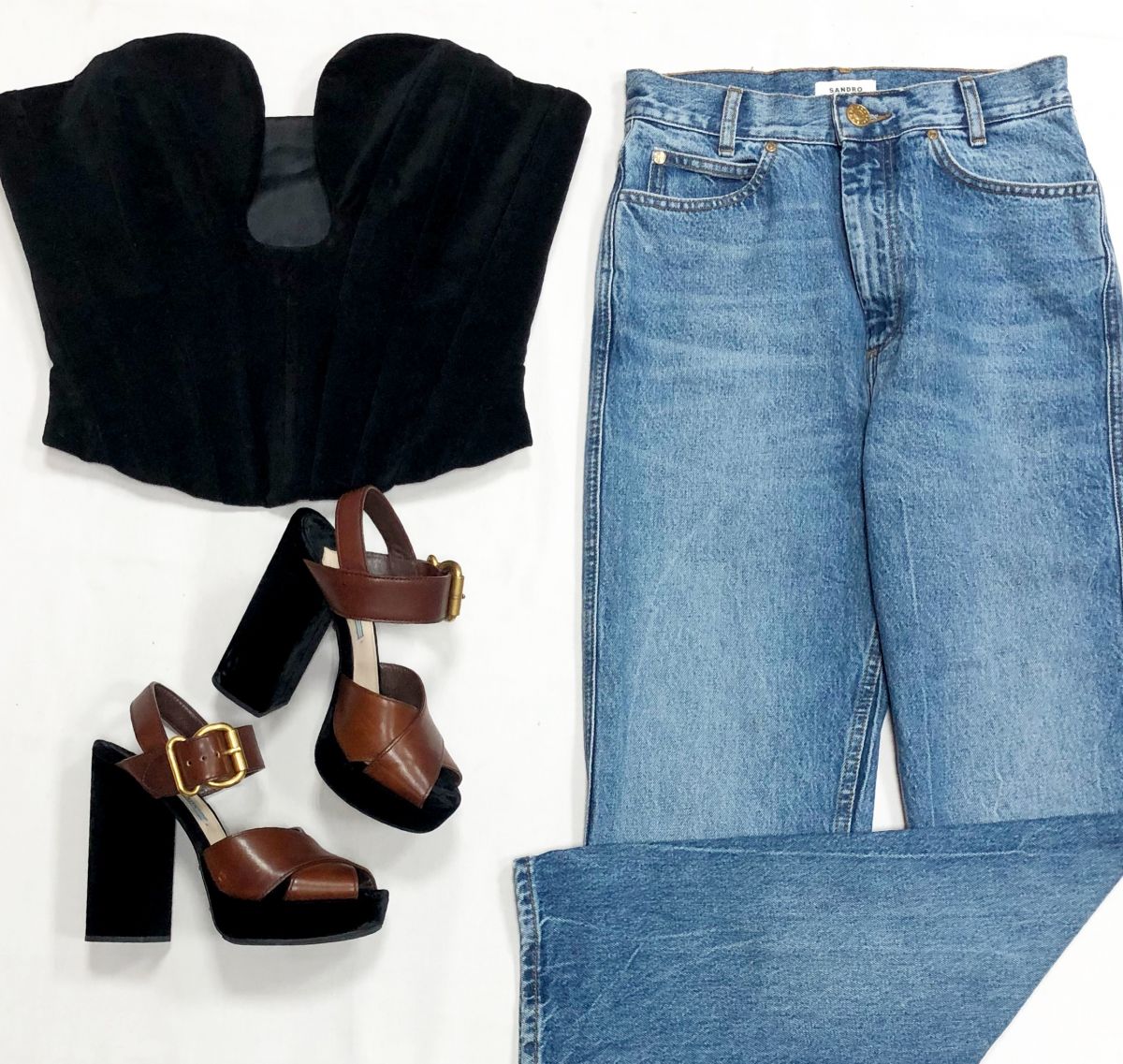 Корсет Say n more размер M цена 7 828 руб
Джинсы Sandro размер 36 цена 6 262 руб
Босоножки Prada размер 38 цена 26 614 руб