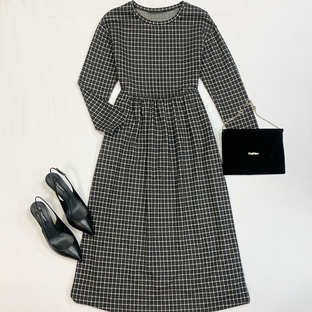 Платье Max Mara размер 40 цена 9 231 рубТуфли Dolce Gabbana размер 38.5 цена 13 847 рубКлатч Max Mara
