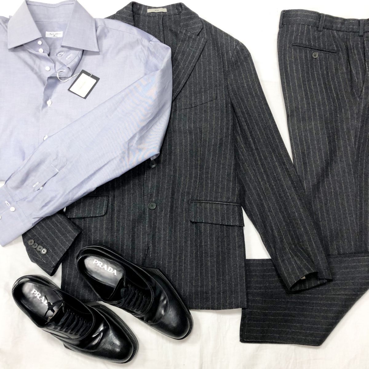 #Mechtamen
Костюм BOGLIOLI размер 48 цена 10 959 руб 
Рубашка NAPLES размер 17.1/2/44 цена 4 697 руб /новая с ценником/