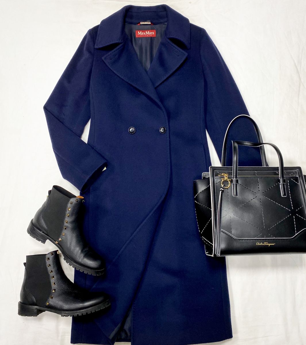 Пальто Max Mara размер 38 цена 25 048 руб 
Ботинки Valentino размер 40 цена 23 483 руб 
Сумка Salvatore Ferragamo