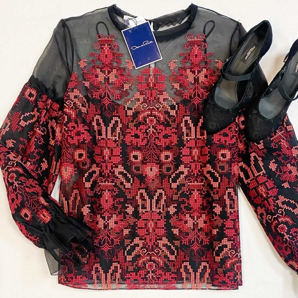 Блузка/вышивка/ Oscar De La Renta размер 12 цена 23 078 рубТуфли Dolce Gabbana размер 39.5 цена 15 385 руб