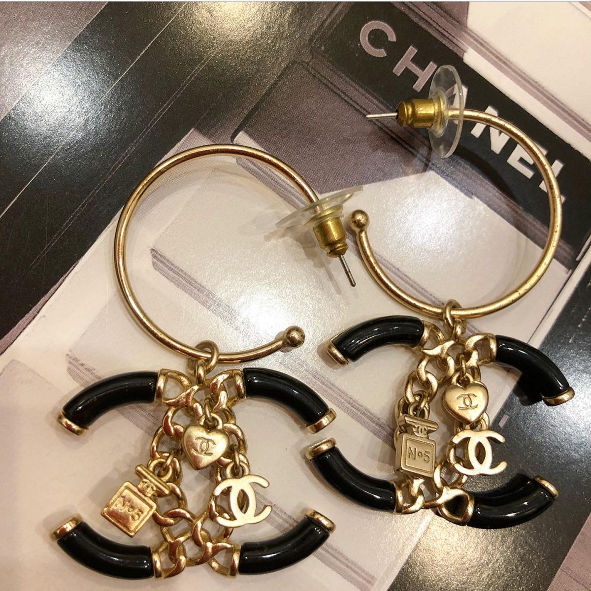 Серьги CHANEL цена 46155 руб 