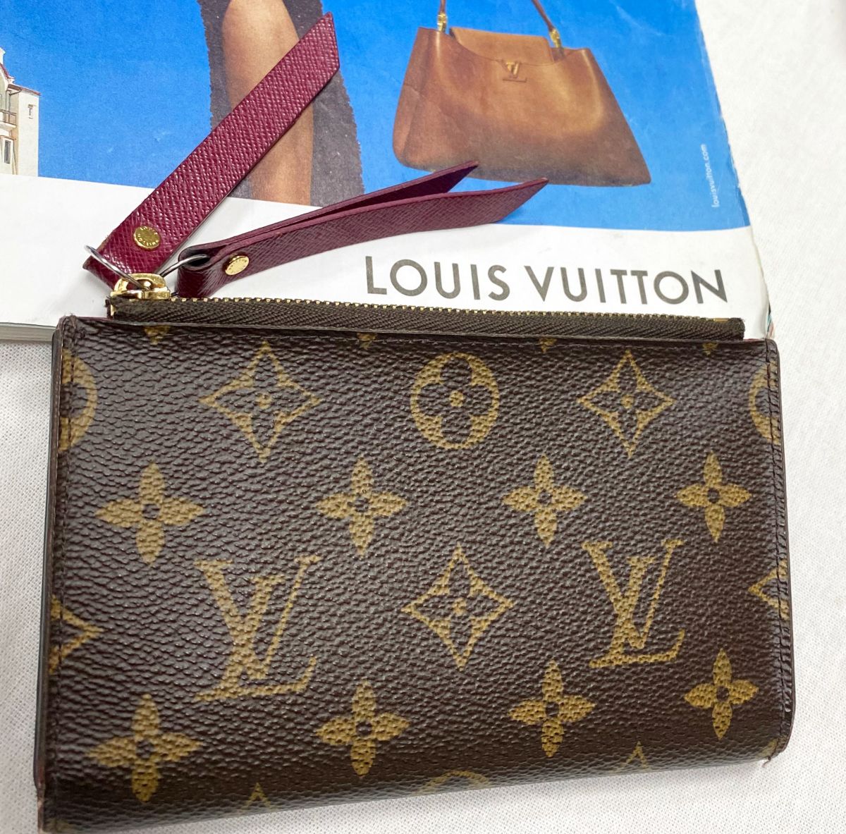 Кошелек Louis Vuitton цена 23 483 руб 