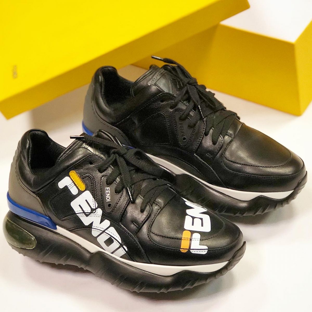 Кроссовки Fendi  размер 37 цена 24 616 руб / новые /