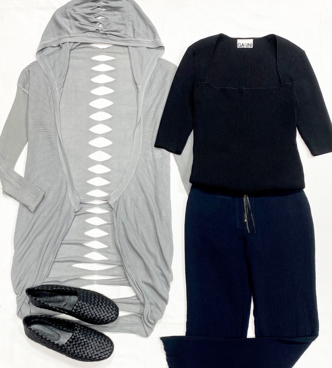 Кардиган Rick Owens размер S цена 17 221 руб
Кофта Ganni размер L цена 4 697 руб
Брюки Philosophy размер 40 цена 1 566 руб
Лоферы Bottega Veneta размер 37 цена 26 614 руб