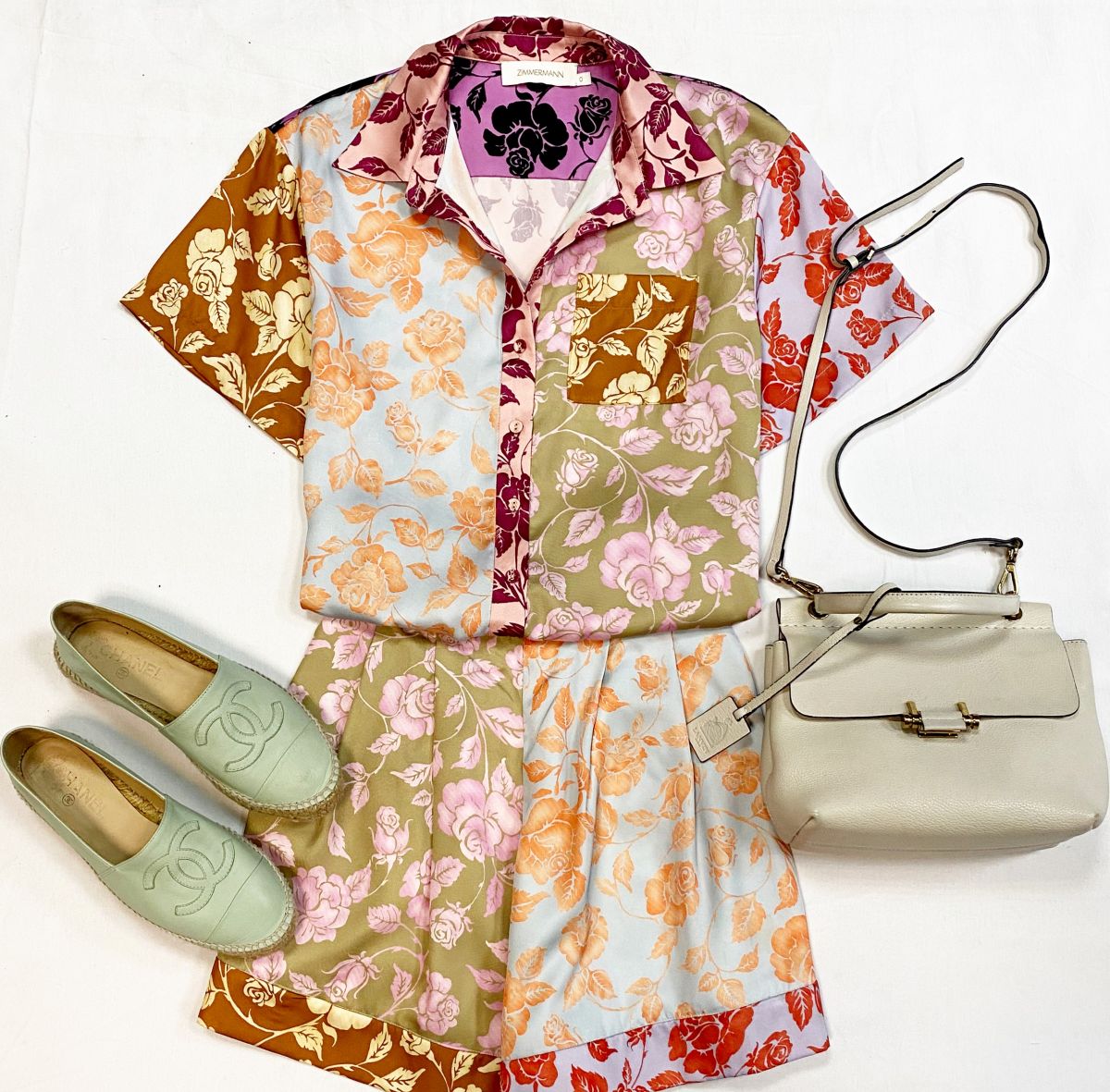 Костюм Zimmermann размер 0 цена 15 385 руб
Эсподрильи Chanel размер 38 цена 23 078 руб
Сумка Lanvin