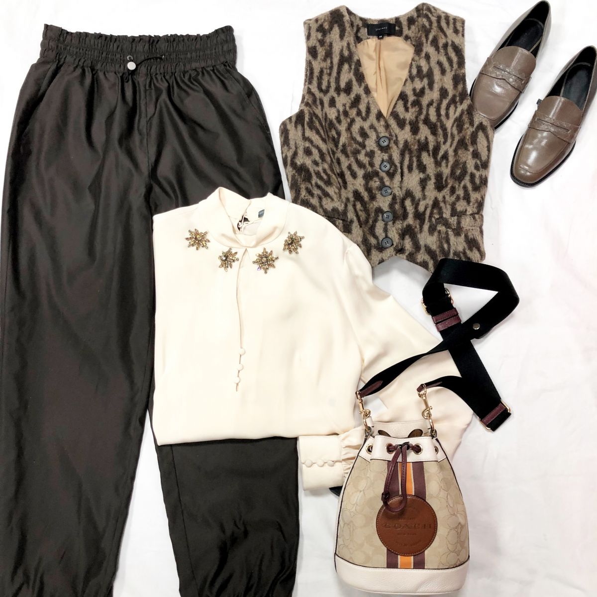 Жилет Forma размер XS цена 6 262 руб 
Брюки 12Storeez размер S цена 4 697 руб 
Сумочка Coach

https://max.ru/join/DcqMPg0c9seDOzJzZUU-DAf-ZWUaddPCtmz9D3GJ3uQ