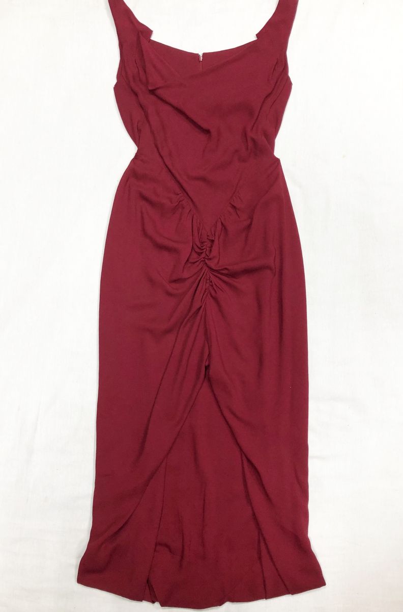 Платье Vivien Westwood размер 46 цена 78 275 руб
Туфли Alaïa размер 39 цена 46 965 руб
Сумочка Alaïa