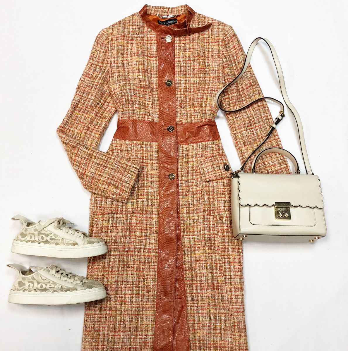 Пальто/твид / Dolce Gabbana размер 38 цена 15 385 руб
Кеды Chloe размер 37 цена 12 308 руб
Сумму Michael Kors