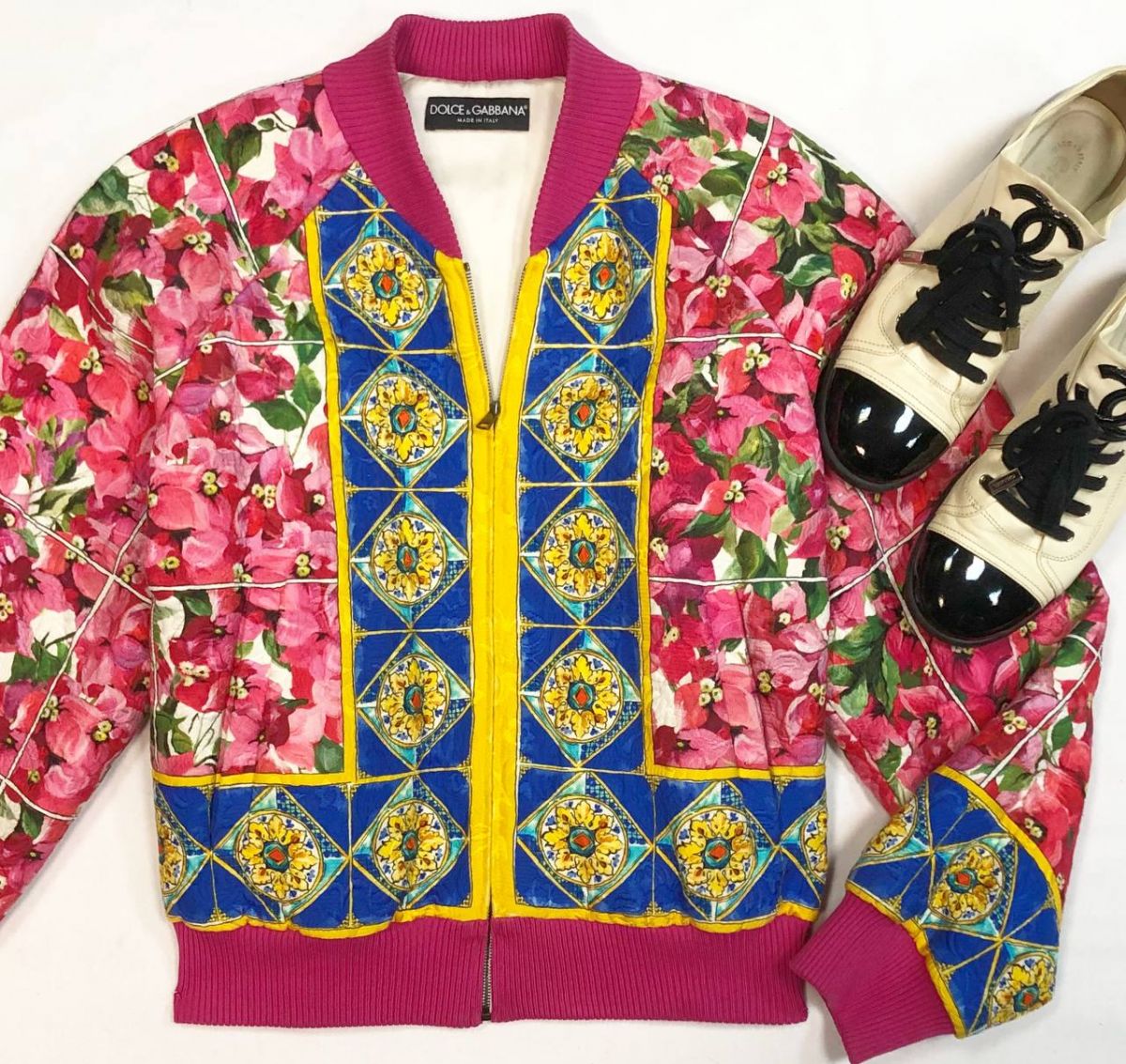 Бомбер Dolce Gabbana размер 40 цена 23 078 руб
Кеды Chanel размер 41 цена 23 078 руб
