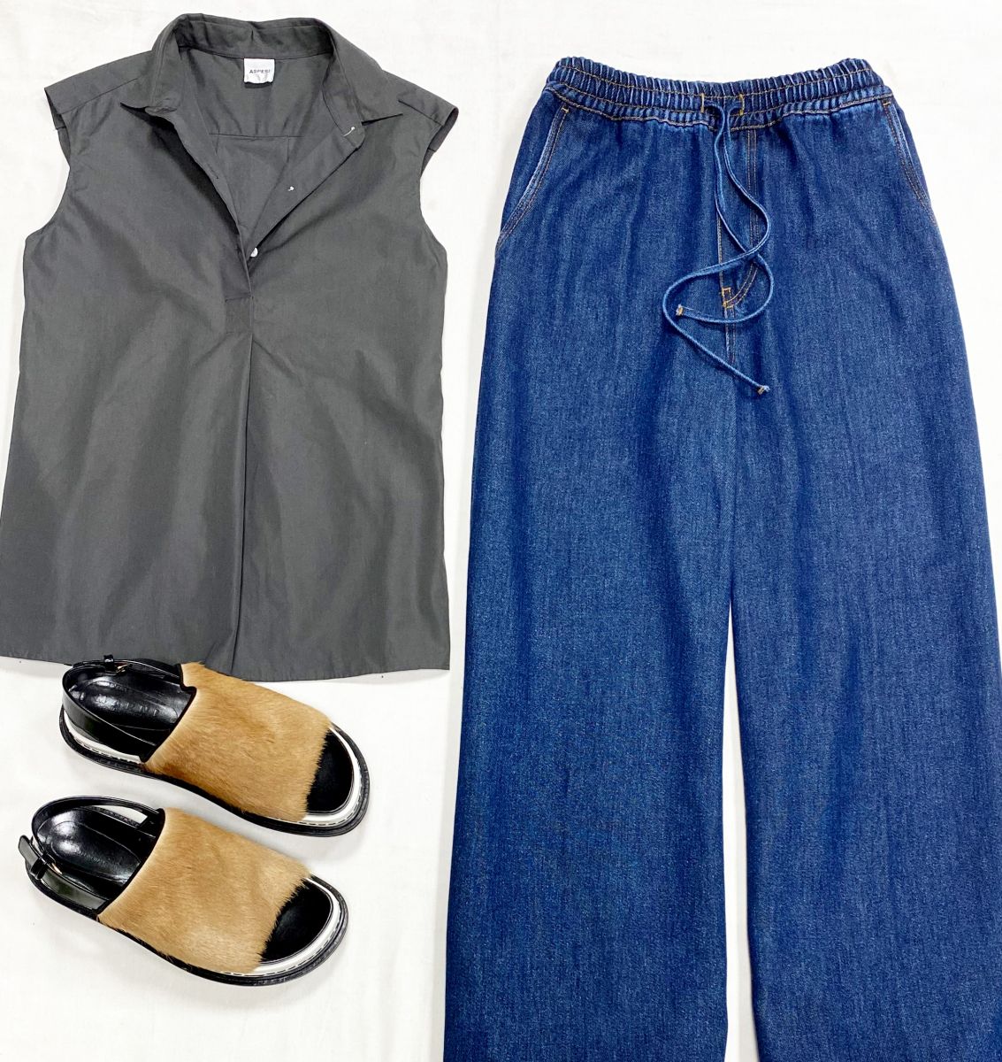 Джинсы PAROSH размер L цена 15 655 рубТоп Aspesi размер 40 цена 3 131 рубСандали Marni размер 40 цена 15 655 руб