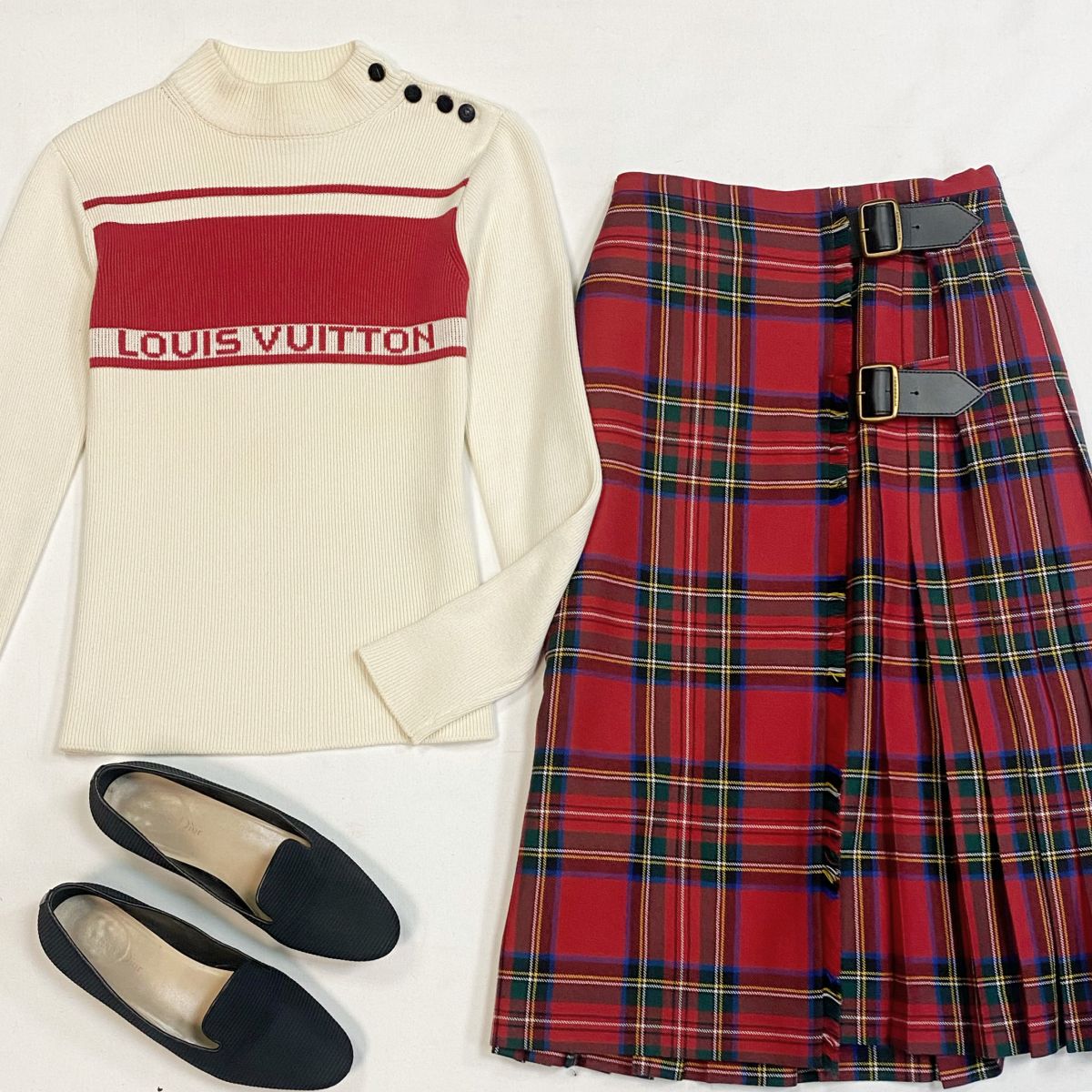 Кофта Louis Vuitton размер XS цена 9 231 рубЮбка Burberry размер 44 цена 10 770 рубЛоферы Dior размер 37 цена 9 231 руб