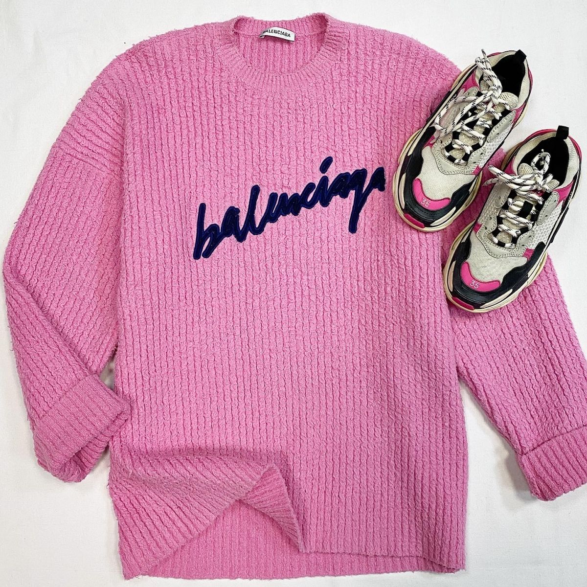 Свитер Balenciaga размер 38 цена 23 078 руб Кроссовки Balenciaga размер 35 цена 23 078 руб