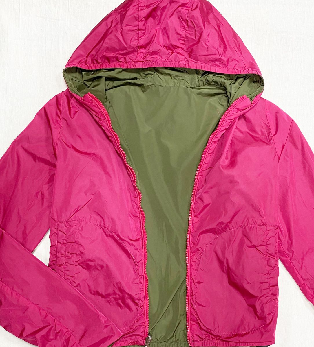 Куртка / двухсторонняя/ Moncler размер 1 цена 7 828 руб
Брюки Weekend/ Max Mara / размер 40 цена 10 959 руб
Кеды Ash размер 40 цена 7 828 руб