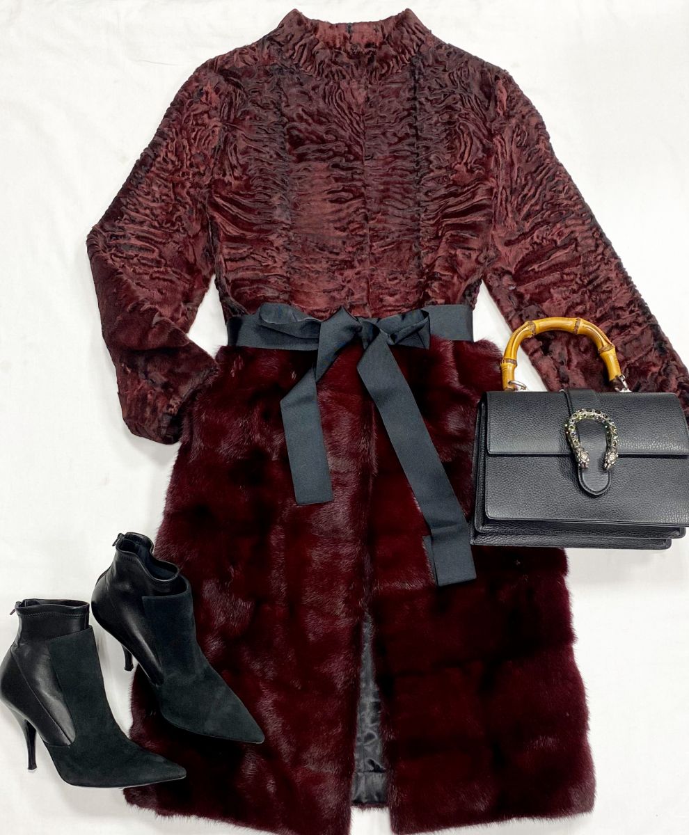 Шуба/ мех норки/ каракуль/ размер 46 цена 93 930 руб
Ботильоны Givenchy размер 39 цена 15 655 руб
Сумка Gucci