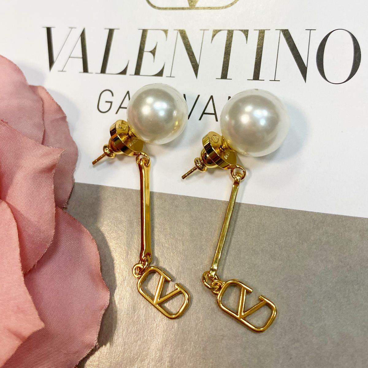 Серьги Valentino цена 9 231 руб 