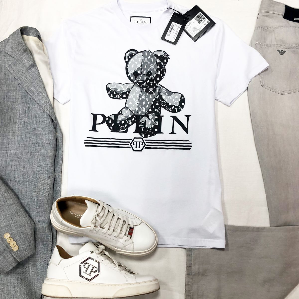 #Mechtamen
Футболка PHILIPP PLEIN размер XL цена 15 655 руб /новая / 
Джинсы ARMANI размер 52 цена 6 262 руб 
Кроссовки PHILIPP PLEIN размер 43 цена 10 959 руб