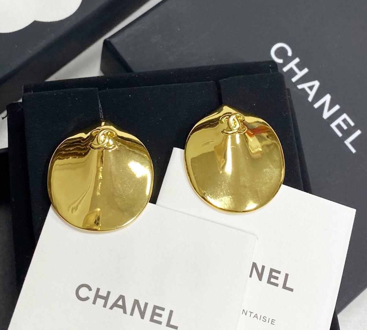 Серьги Chanel цена 54 793 руб / упаковка /