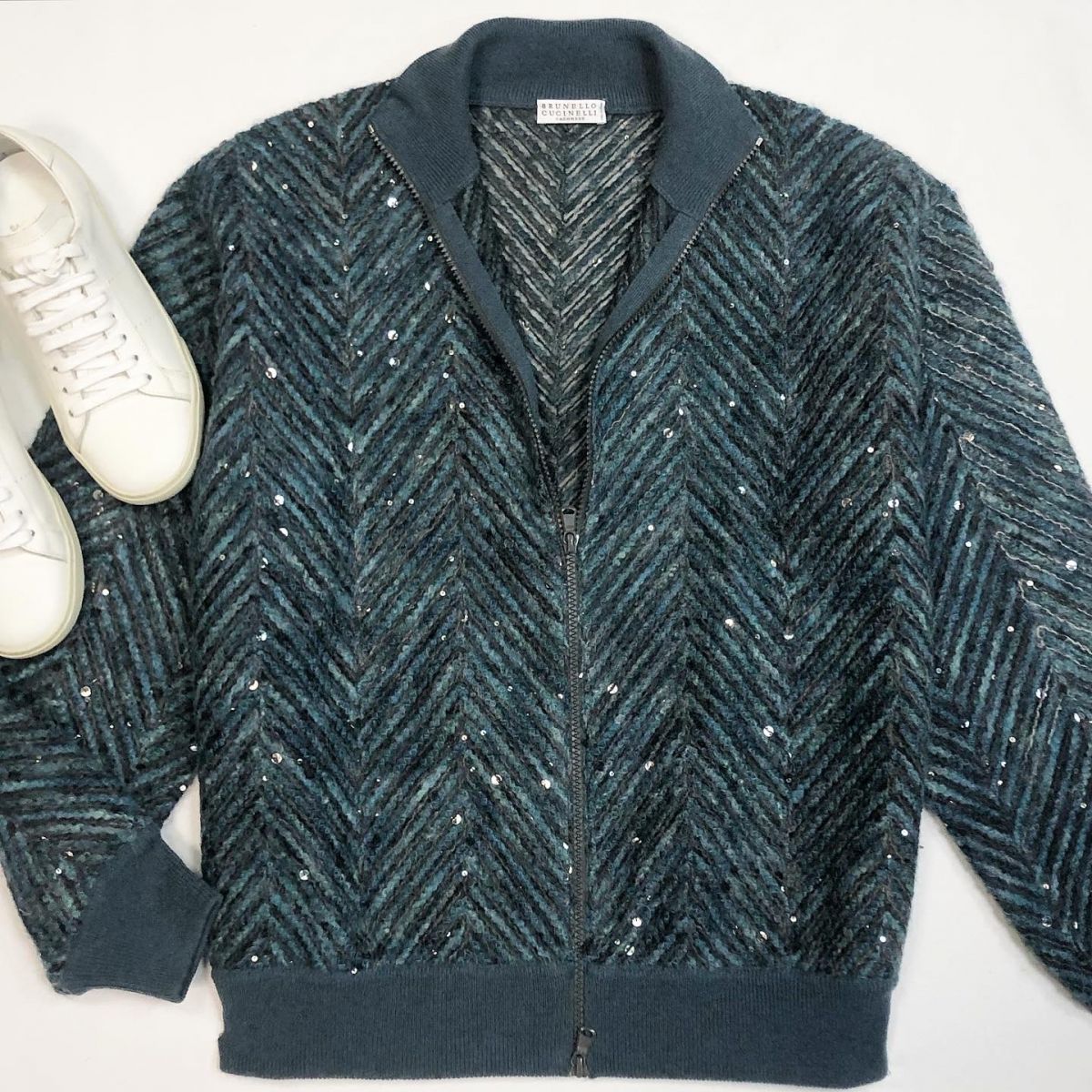 Кардиган/пайетки/ Brunello Cuccinelli размер M цена 46 155 рубКеды Saint Laurent размер 36.5 цена 15 385 руб